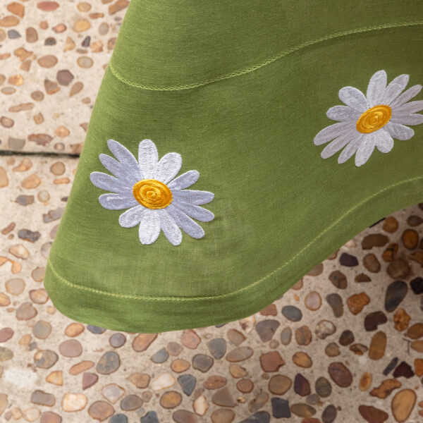 Toalha de mesa linho verde folha com bordado de margarida