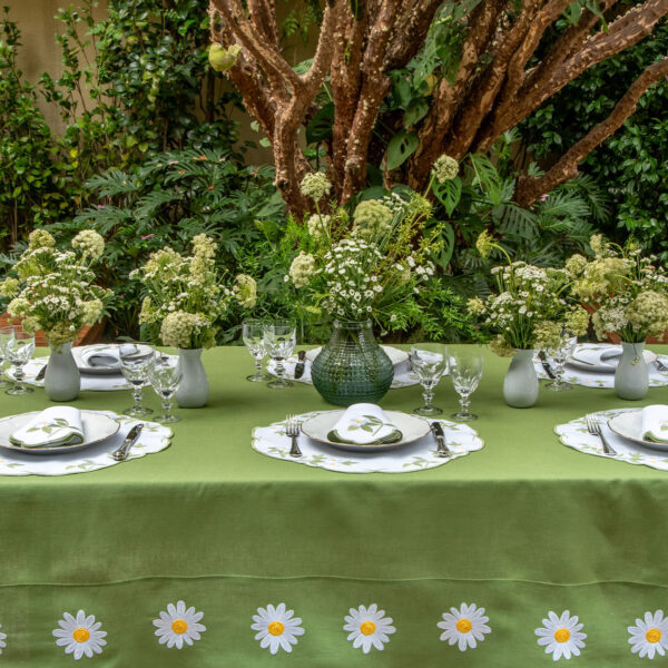 Toalha de mesa linho verde folha com bordado de margarida - Image 4